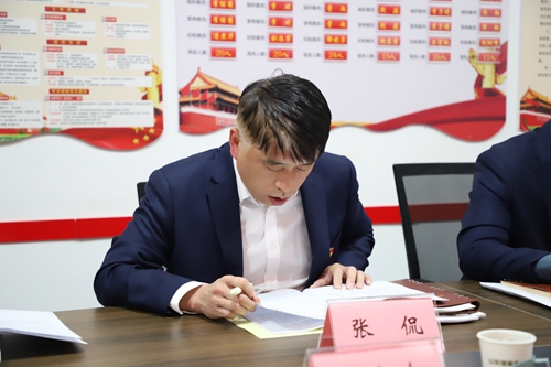 門診支部書記張侃_副本.jpg 門診支部書記張侃_副本.jpg